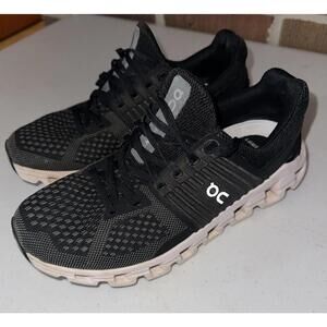 On Cloud 5 Black on white Running Shoes Sneakers Swiss Engineering Women's Sz 6